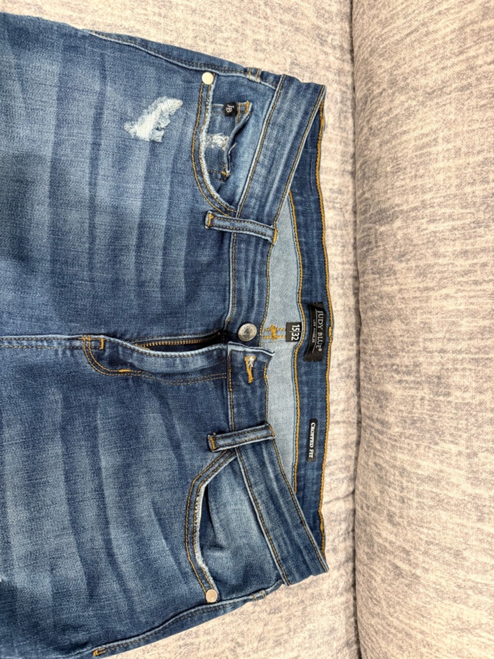 Distressed Skinny Jeans in Blue Wash - Judy blues
